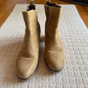 Chic Tan Suede Ankle Boots
